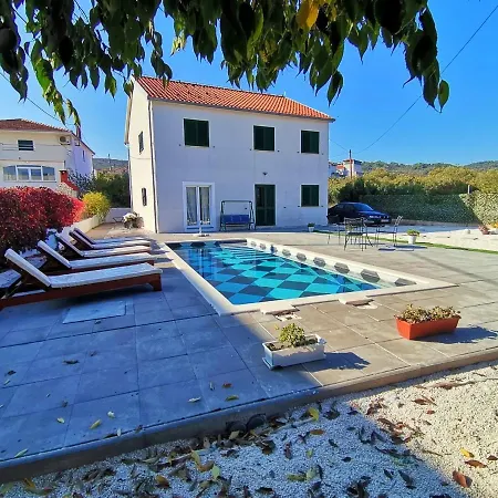 Nino With Amazing Swimming Pool Holiday home *